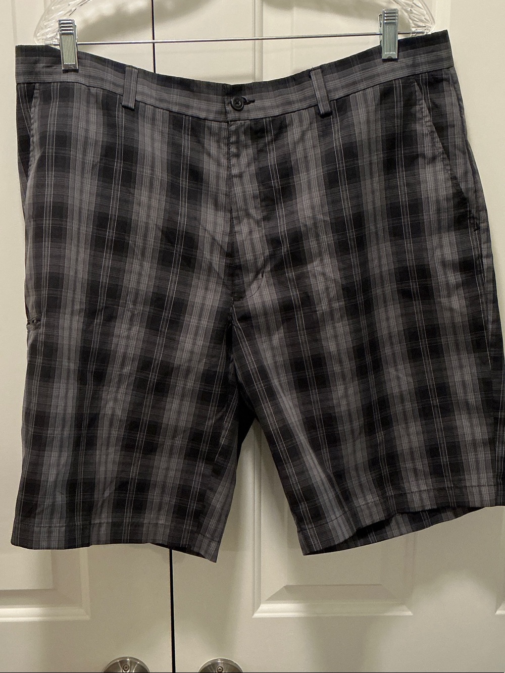 Grand Slam Golf Mens Golf Shorts Black/Gray Plaid Size 38 Great Condition